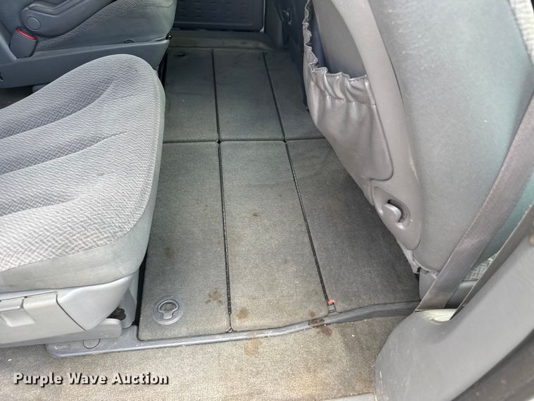 image for item ER2446 2006 Chrysler Town and Country van