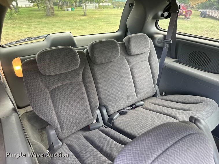 image for item ER2446 2006 Chrysler Town and Country van