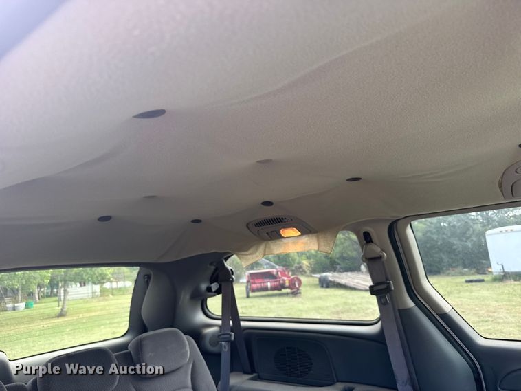 image for item ER2446 2006 Chrysler Town and Country van