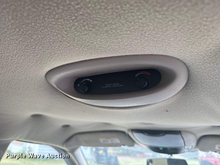 image for item ER2446 2006 Chrysler Town and Country van