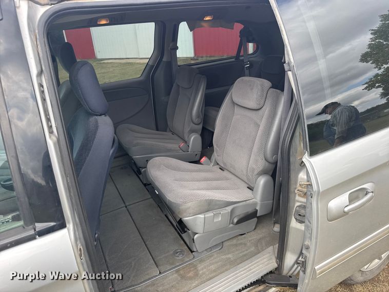 image for item ER2446 2006 Chrysler Town and Country van