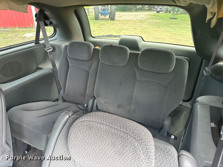 image for item ER2446 2006 Chrysler Town and Country van