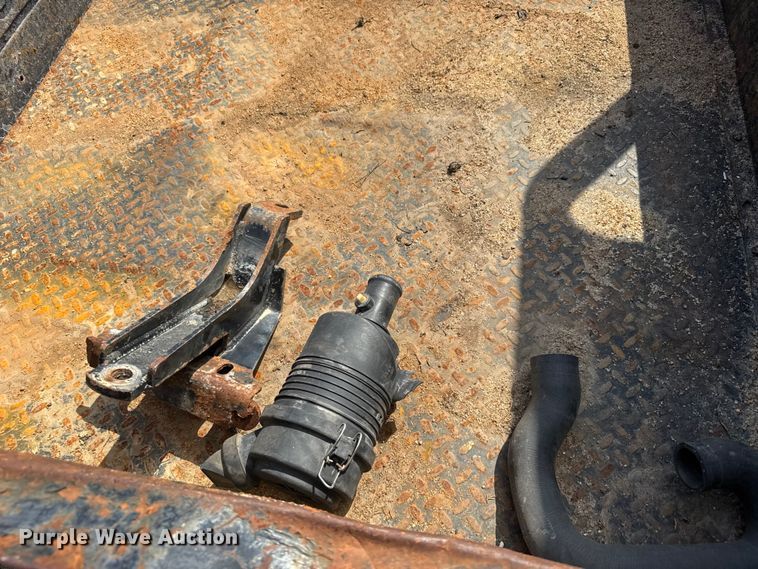 image for item ER2450 2002 Cushman Turf-Truckster utility vehicle