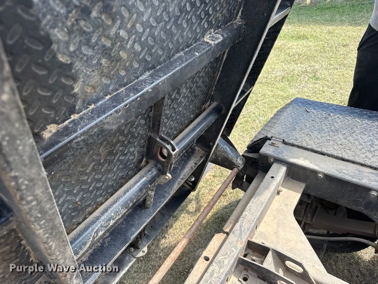 image for item ER2450 2002 Cushman Turf-Truckster utility vehicle