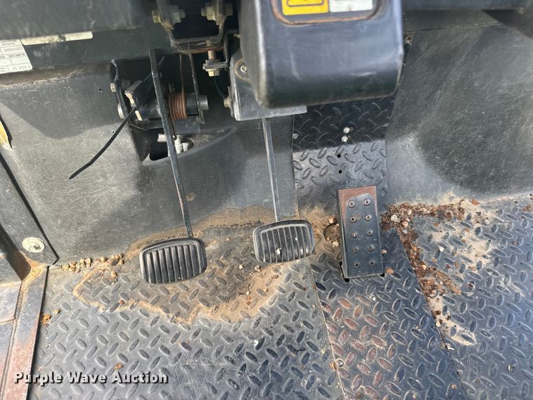 image for item ER2450 2002 Cushman Turf-Truckster utility vehicle