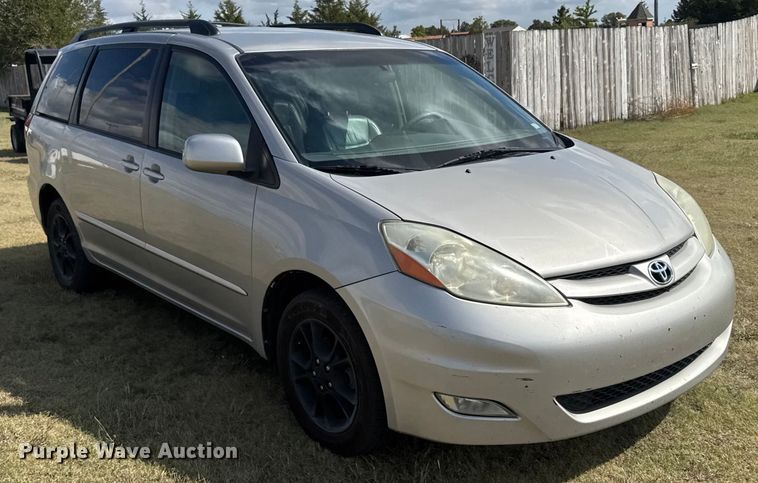 image for item ER2451 2006 Toyota Sienna van