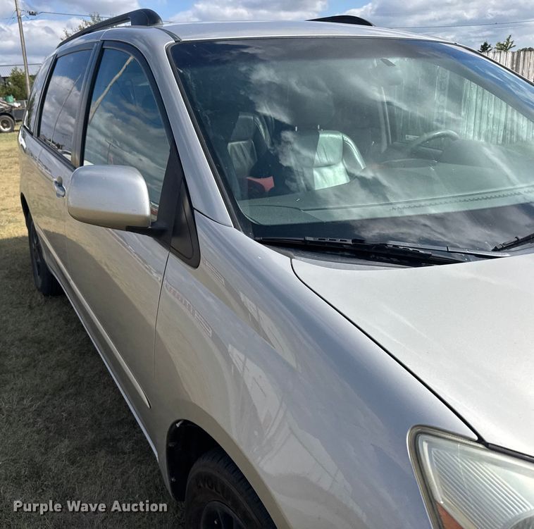 image for item ER2451 2006 Toyota Sienna van