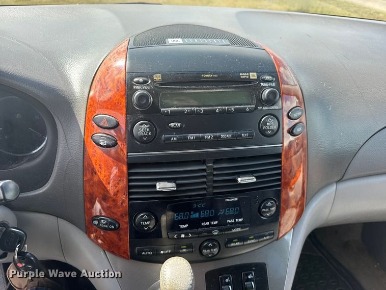 image for item ER2451 2006 Toyota Sienna van