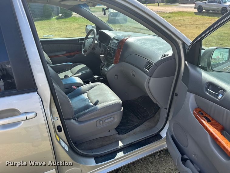 image for item ER2451 2006 Toyota Sienna van