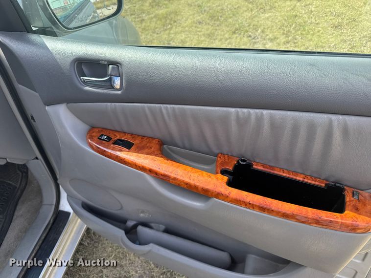 image for item ER2451 2006 Toyota Sienna van