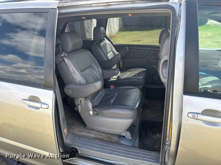 image for item ER2451 2006 Toyota Sienna van