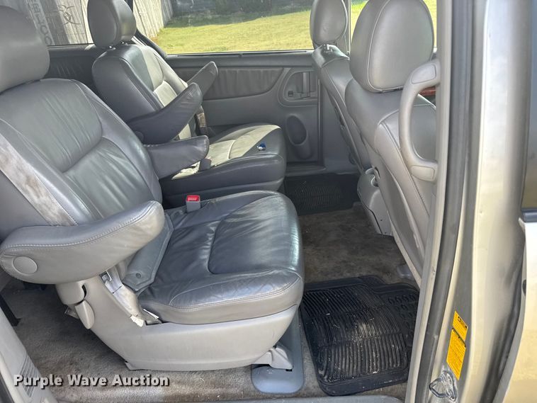 image for item ER2451 2006 Toyota Sienna van