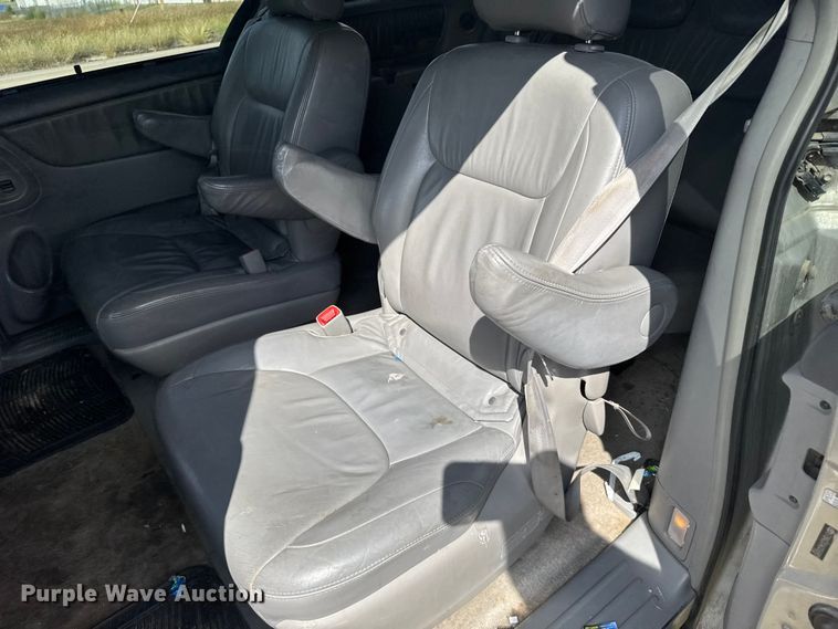 image for item ER2451 2006 Toyota Sienna van