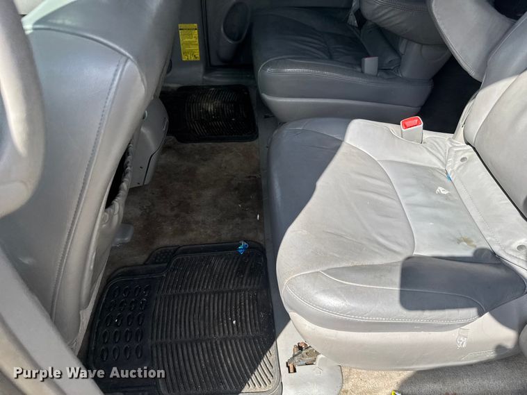 image for item ER2451 2006 Toyota Sienna van