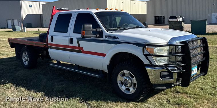image for item ER2467 2011 Ford F350 Super Duty  Crew Cab flatbed pickup truck