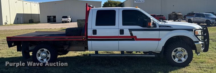 image for item ER2467 2011 Ford F350 Super Duty  Crew Cab flatbed pickup truck