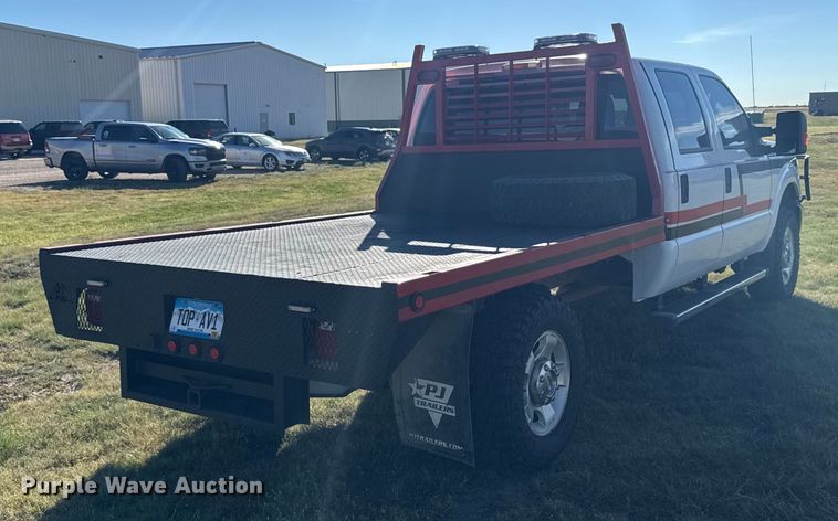 image for item ER2467 2011 Ford F350 Super Duty  Crew Cab flatbed pickup truck