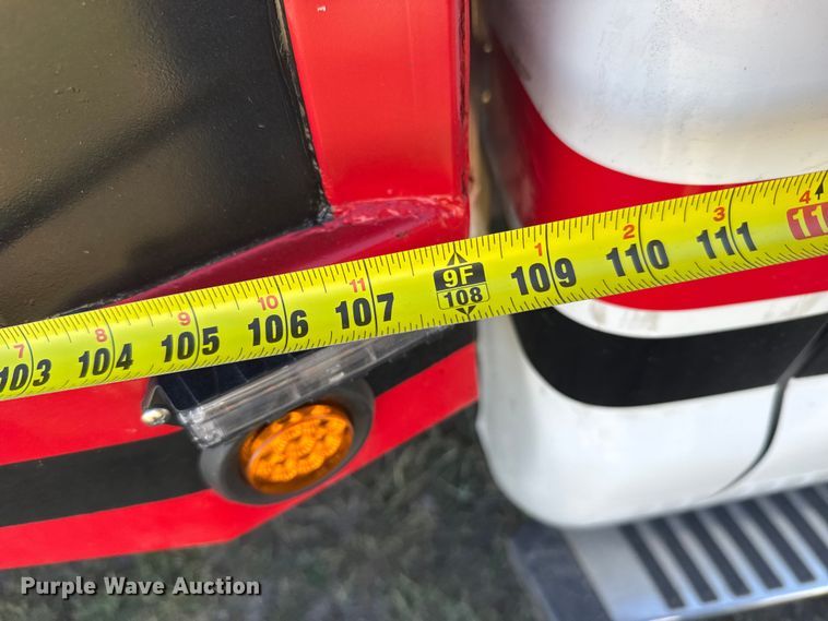 image for item ER2467 2011 Ford F350 Super Duty  Crew Cab flatbed pickup truck