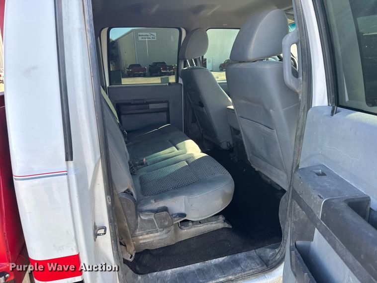 image for item ER2467 2011 Ford F350 Super Duty  Crew Cab flatbed pickup truck