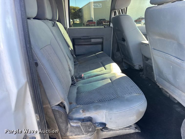 image for item ER2467 2011 Ford F350 Super Duty  Crew Cab flatbed pickup truck