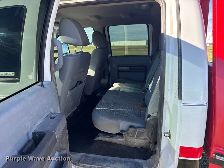 image for item ER2467 2011 Ford F350 Super Duty  Crew Cab flatbed pickup truck