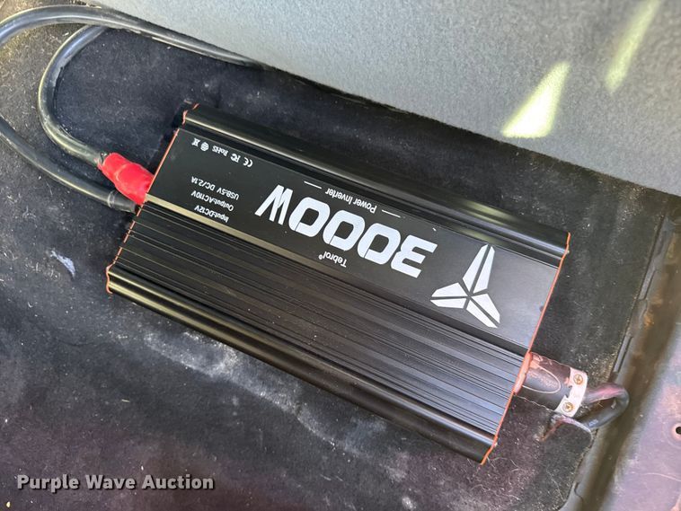 image for item ER2467 2011 Ford F350 Super Duty  Crew Cab flatbed pickup truck