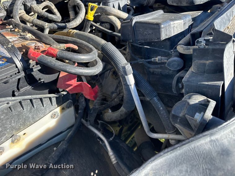 image for item ER2467 2011 Ford F350 Super Duty  Crew Cab flatbed pickup truck