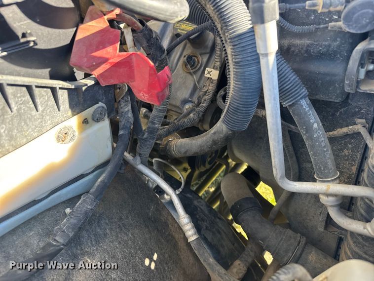 image for item ER2467 2011 Ford F350 Super Duty  Crew Cab flatbed pickup truck