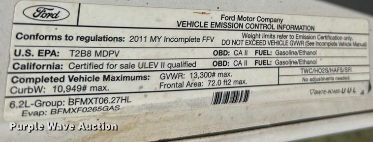 image for item ER2467 2011 Ford F350 Super Duty  Crew Cab flatbed pickup truck