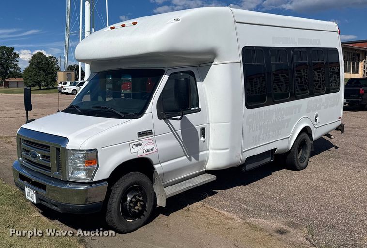 image for item ER2469 2013 Ford E450 shuttle bus