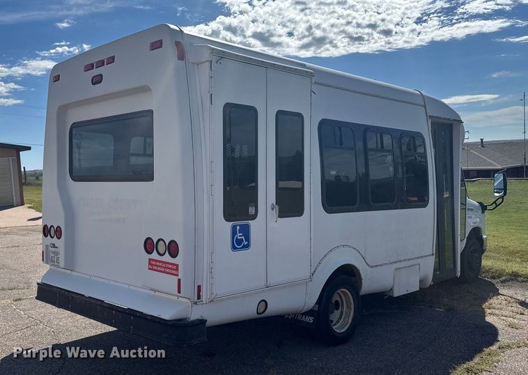 image for item ER2469 2013 Ford E450 shuttle bus