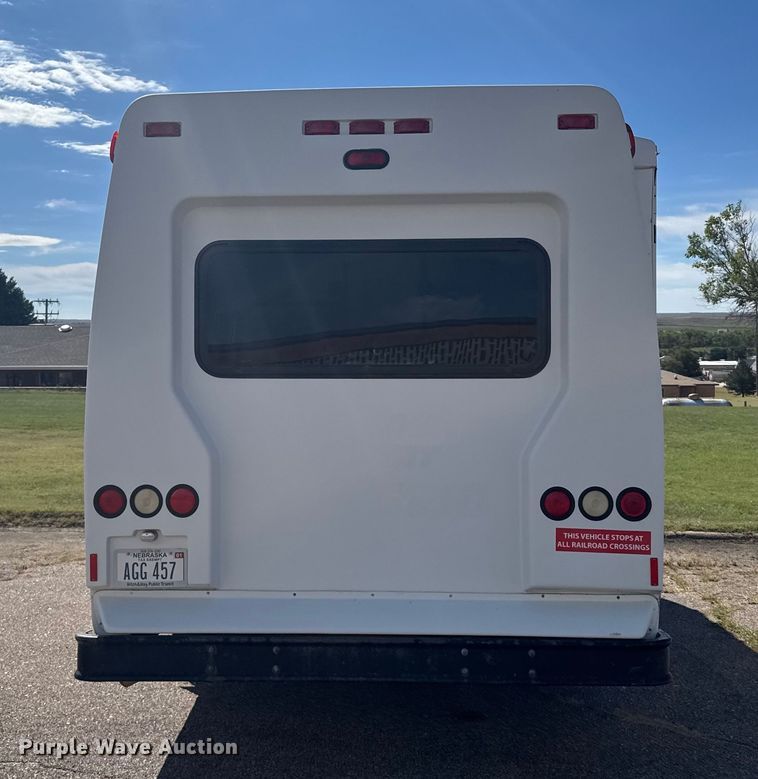 image for item ER2469 2013 Ford E450 shuttle bus