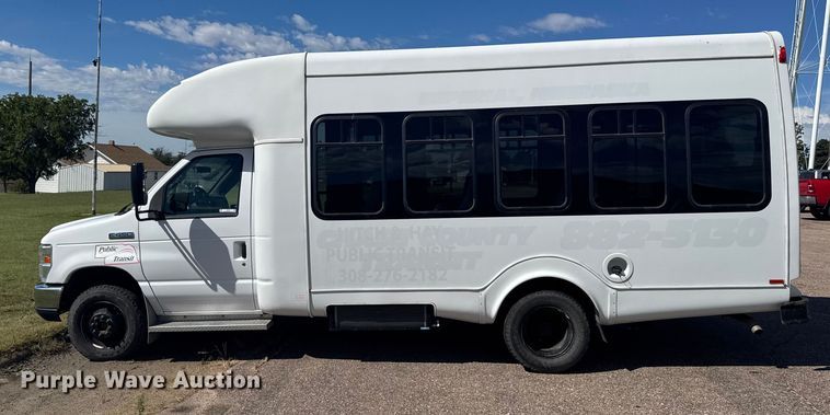 image for item ER2469 2013 Ford E450 shuttle bus