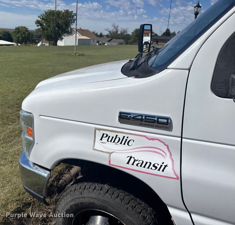 image for item ER2469 2013 Ford E450 shuttle bus