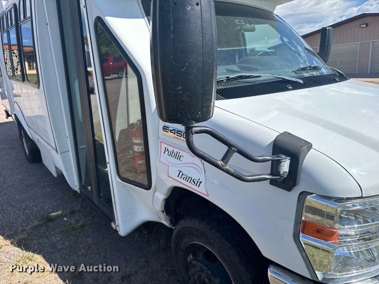 image for item ER2469 2013 Ford E450 shuttle bus