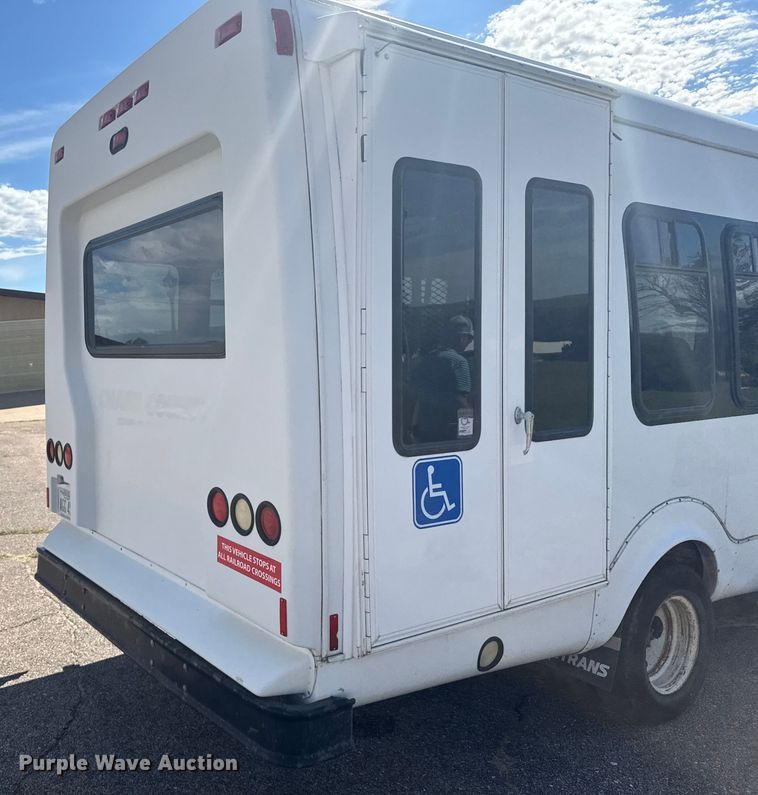 image for item ER2469 2013 Ford E450 shuttle bus