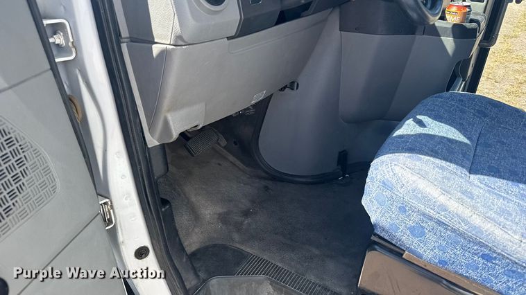 image for item ER2469 2013 Ford E450 shuttle bus