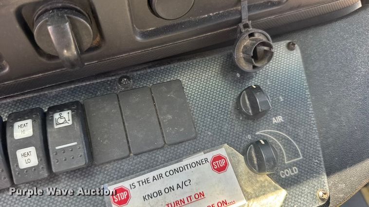 image for item ER2469 2013 Ford E450 shuttle bus