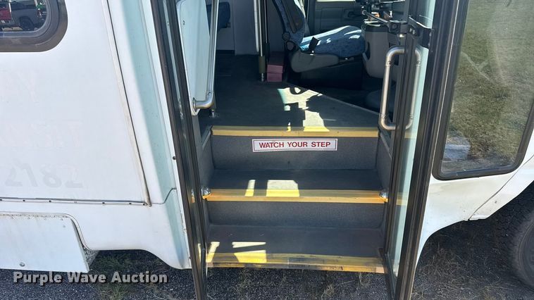 image for item ER2469 2013 Ford E450 shuttle bus