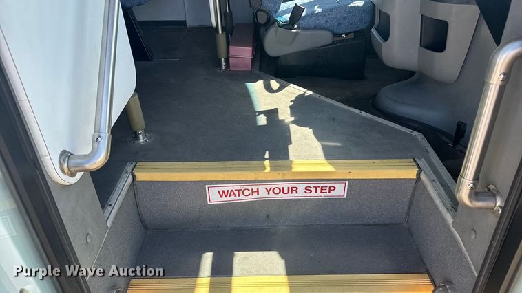 image for item ER2469 2013 Ford E450 shuttle bus