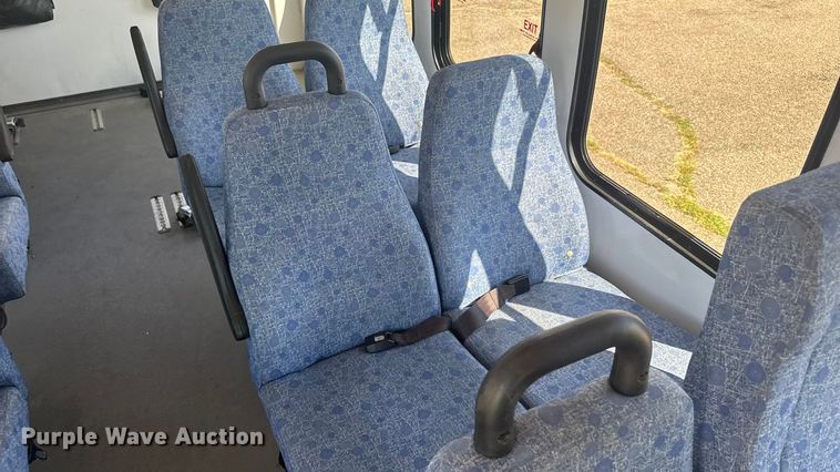 image for item ER2469 2013 Ford E450 shuttle bus