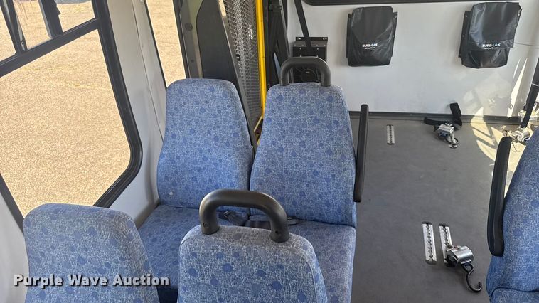 image for item ER2469 2013 Ford E450 shuttle bus