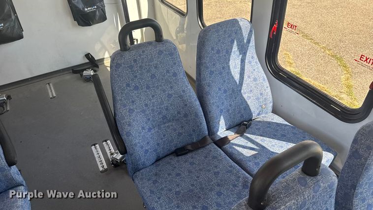 image for item ER2469 2013 Ford E450 shuttle bus