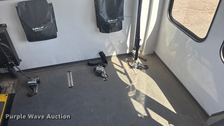 image for item ER2469 2013 Ford E450 shuttle bus