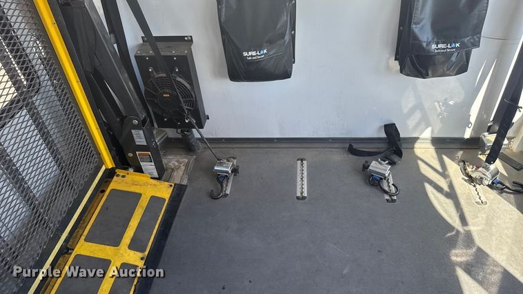 image for item ER2469 2013 Ford E450 shuttle bus