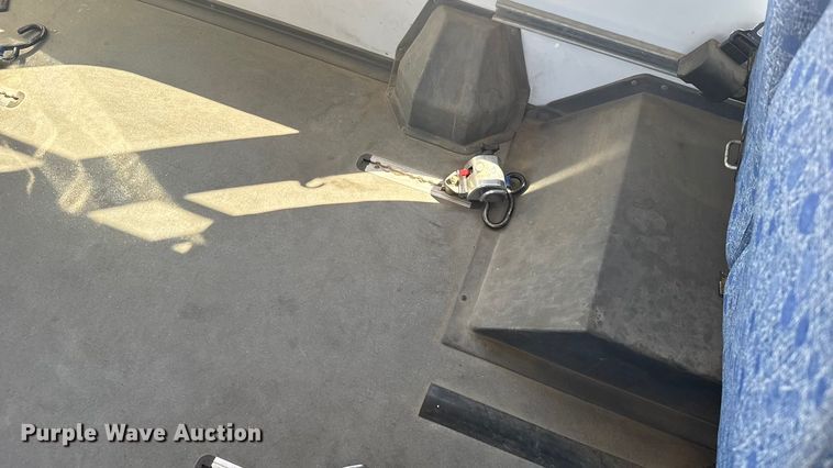 image for item ER2469 2013 Ford E450 shuttle bus