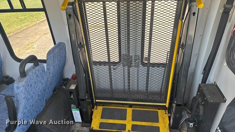 image for item ER2469 2013 Ford E450 shuttle bus