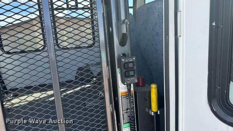 image for item ER2469 2013 Ford E450 shuttle bus