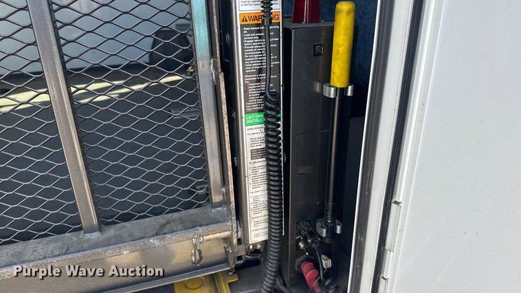 image for item ER2469 2013 Ford E450 shuttle bus