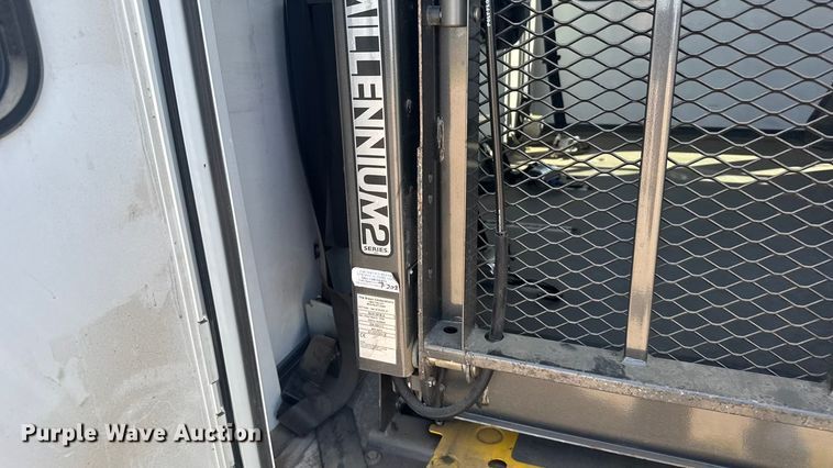 image for item ER2469 2013 Ford E450 shuttle bus